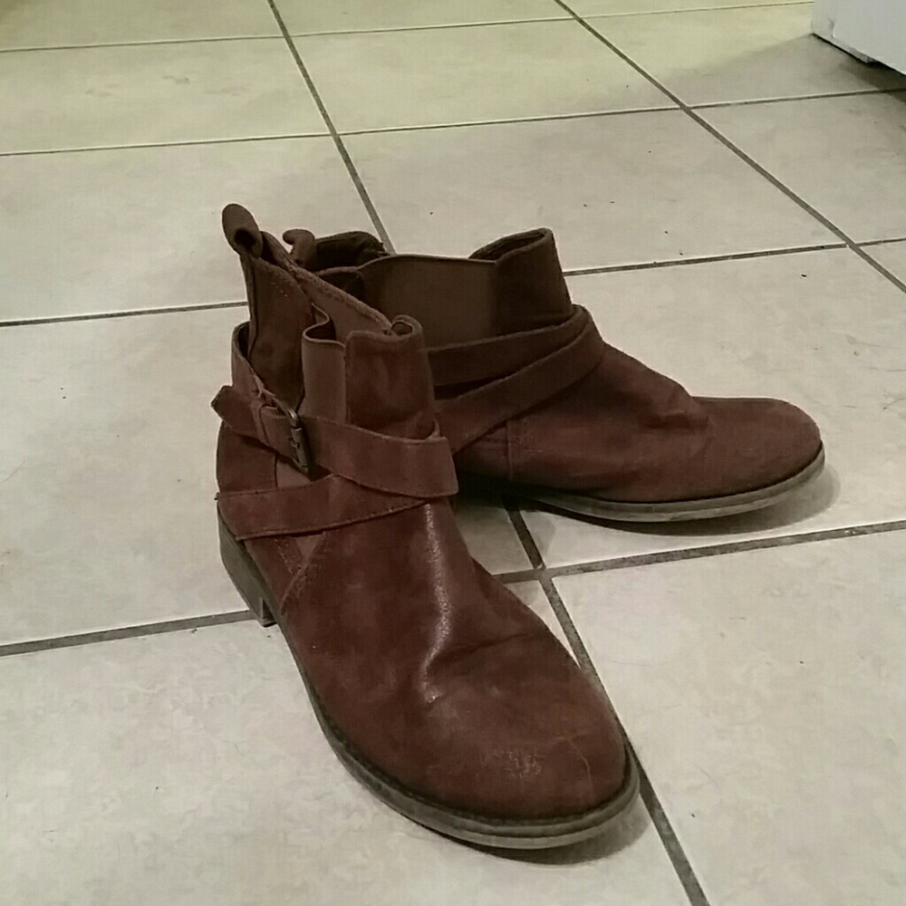 Brown boots.